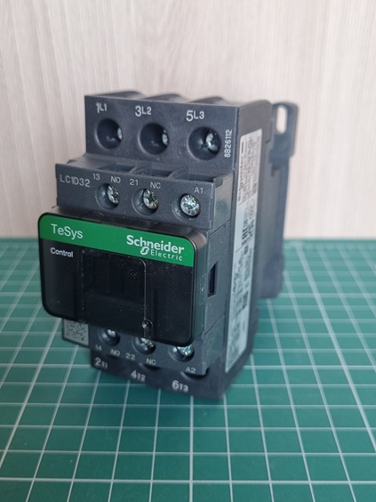 КОНТАКТОР D 3Р,32 A,НО+НЗ,42V 50/60 ГЦ,ЗАЖИМ ПОД ВИНТ,