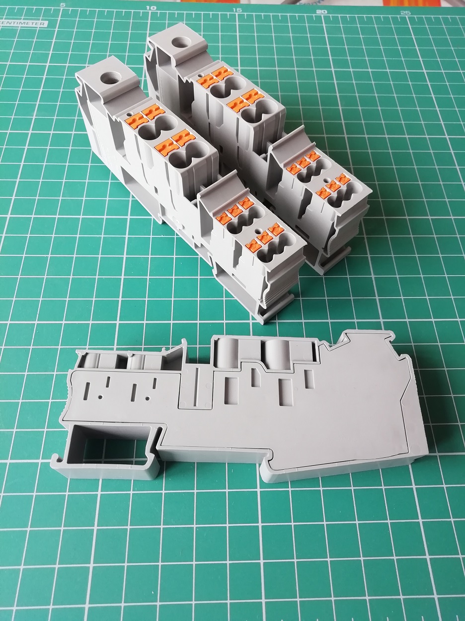 Клемма потенциальная PTU 35/4X6/6X2,5 /16,3mm, гибридная, 1 присоед. x35mm2, 4 присоед. x6mm2, 4 присоед. x2,5mm2, 105A, 1000V, серая