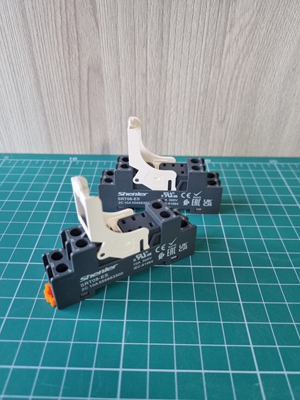 Цоколь SRT08-ES+SR20L, 10A(300V), с фиксатором, винтовой зажим, черный, на рейку DIN35/панель, для RFT2CO, 46.52, G2R-2, KRI2