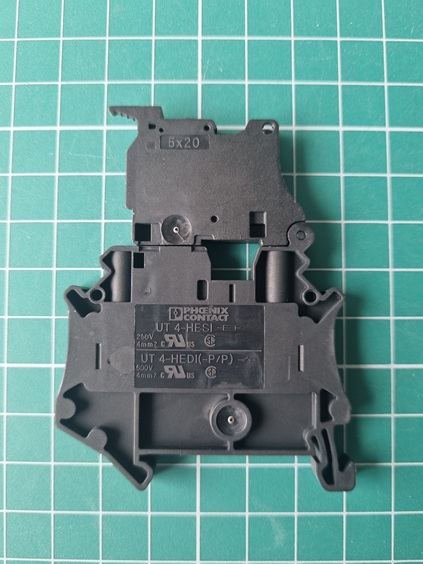Клемма с держателем предохранителя UT 4-HESI (5X20) /6,2mm, винтовая, 2 присоед., 4(max 6)mm2, 6,3A, 500V, черная