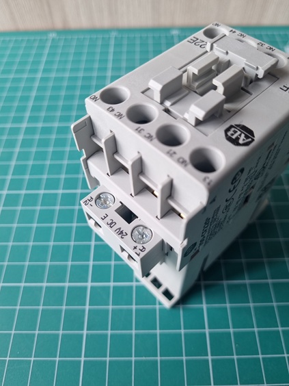 Промышленное реле 2NO + 2NC Allen-Bradley 700-CF220* кат. 24V DC E (700CF220EJ)
