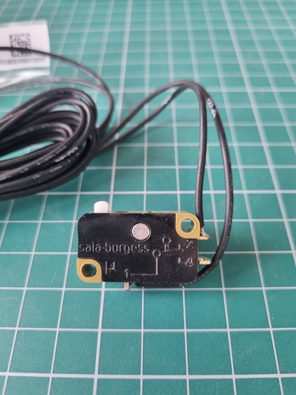 Контакты включения опережающие в рукоятке AUE 2 RH XT1..XT4 F/P