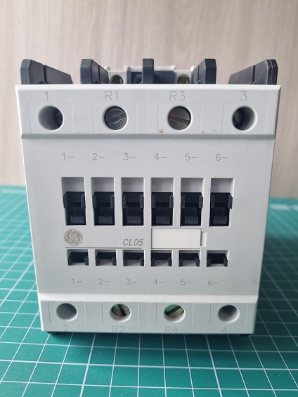 Контактор 4P (2NO+2NC) 40A AC-3 CL05EB00MN кат. с электр. модулем 220-250V AC /DC 