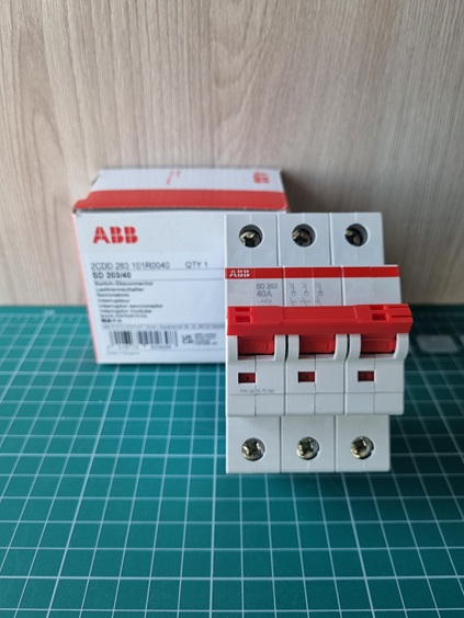 SD203/40 Рубильник 3-полюсный рычаг красный SD 203 40A