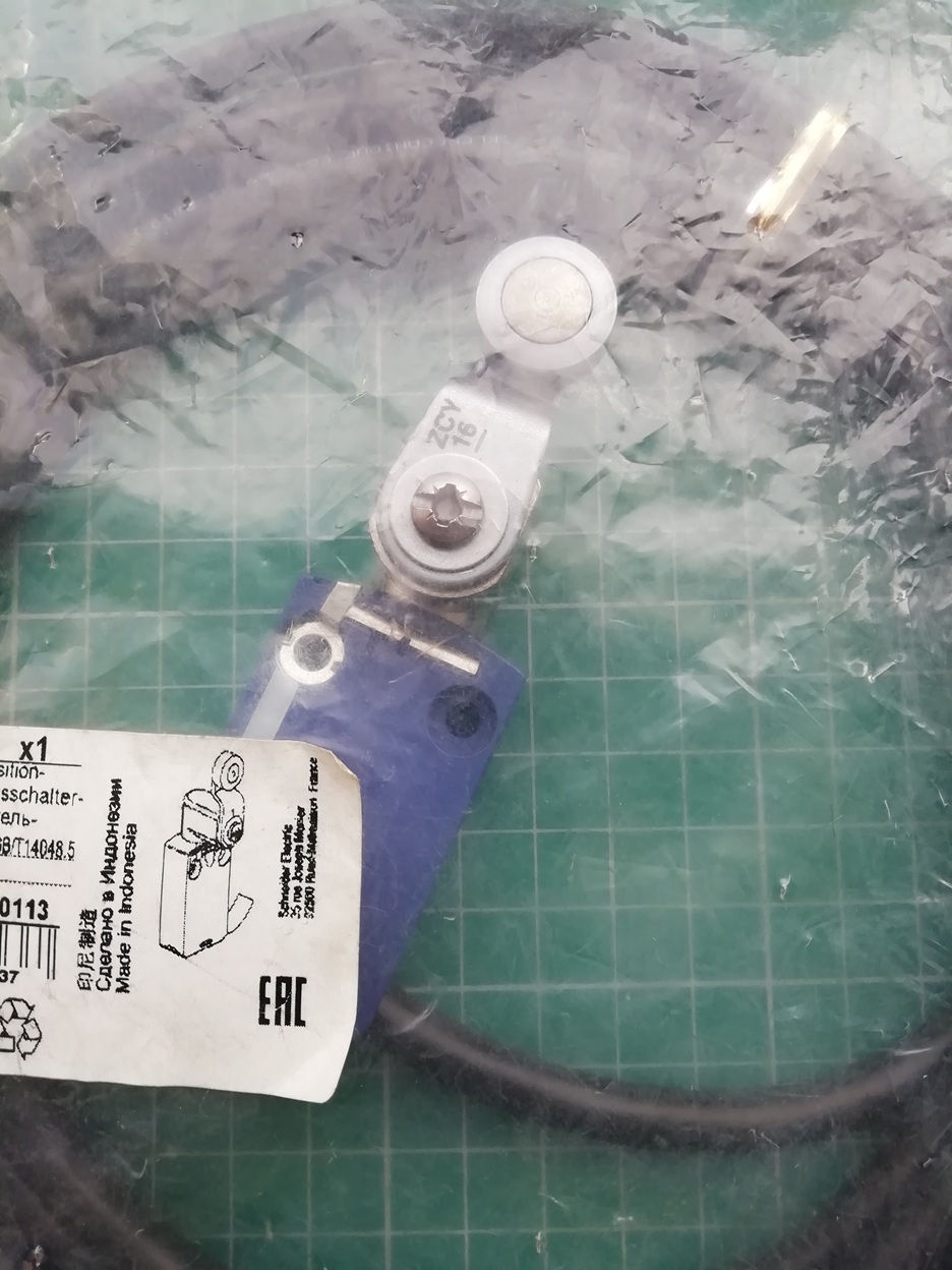 КОНЦЕВОЙ ВЫКЛЮЧАТЕЛЬ 1НО+1НЗ, стальной роликовый рычаг, кабель1м XCMD2116L1