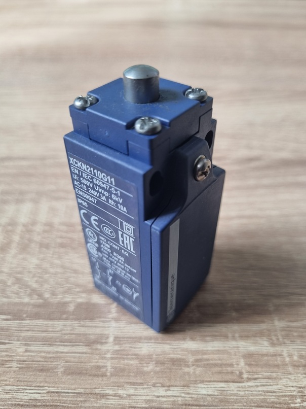 КОНЦЕВОЙ ВЫКЛЮЧАТЕЛЬ 1НО1НЗ ВВОД PG11 XCKN2110G11