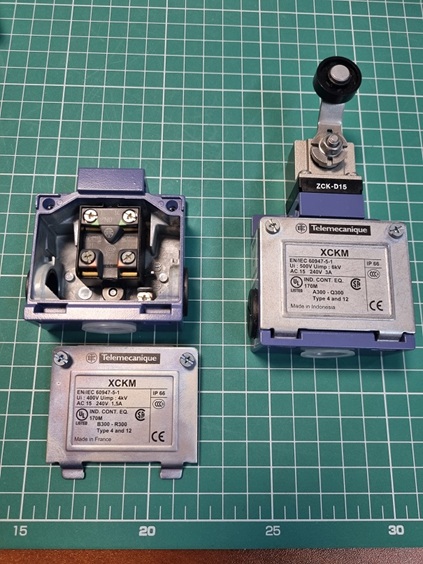 КОРПУС КОНЦЕВОГО ВЫКЛЮЧАТЕЛЯ 1NC+1NO, мгновенного действия, Pg11 ZCKM1