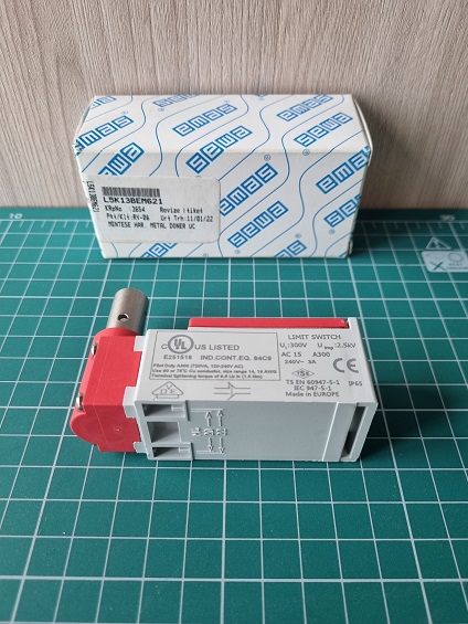 Концевой выключатель, привод металлическая вращающаяся трубка (1НЗ+1НО, мгновенное сраб.), серия L5, пластиковый корпус (240В AC, 3А), IP65 L5K13BEM621