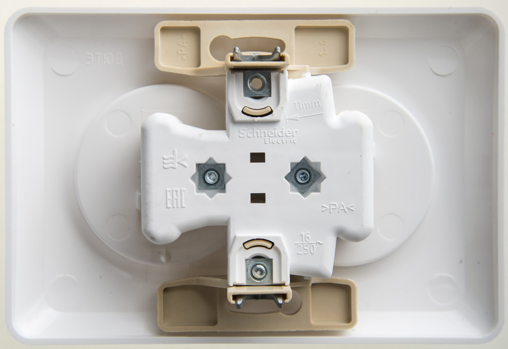 ЭТЮД С/У РОЗЕТКА двойная без заземления без шторок, 16А 250B, БЕЛЫЙ