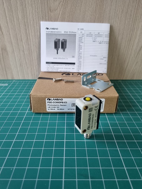 LANBAO PSE-CC60DPB-E3 Оптический датчик 60 см (настраиваемое), инфракрасный светодиод, PNP, NO/NC, 10…30 DC, ABS, прямоугольный, разъем  м8, IP67