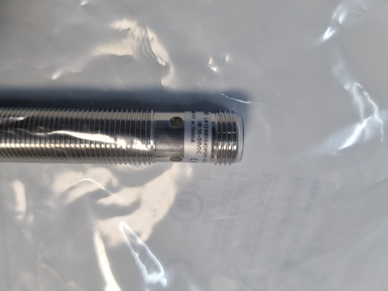 LANBAO LR12XBF04DPOY-E2 индуктивный датчик M12x63мм PNP NO Sn=4мм разъем M12