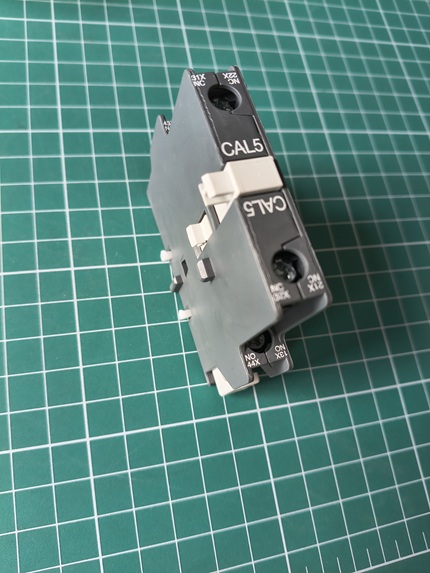 Блок-контакт боковой CAL5-11 (1NO+1NC) для A9...A75 UA16...UA75(RA) GA(E)75, 4A-AC15