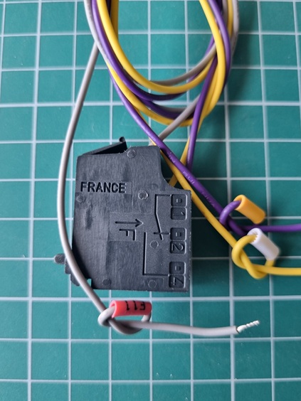 Блок-контакт вспомогательный AX, 1CO, 4A 250VAC15//6A 24VDC12//0.3A 250VDC12, для SDM6-100_SDM6-1600