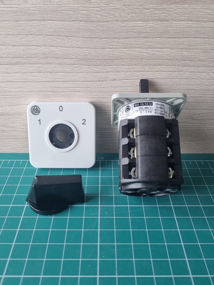 Переключатель BS 16 53 U, 3P, 20A, тип 1-0-2 (60°), 3NO на 1_2, на дверь, фронт IP40
