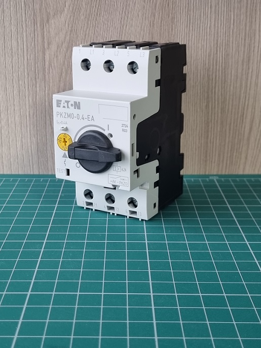 Авт. выключатель PKZM0-0,4-EA, 3P, 0.4A, 690VAC, 150kA, It=0.25_0.4A, Ie=6.2A, 0.09kW(415VAC), CLASS 10A, управление рукояткой, обрыв L