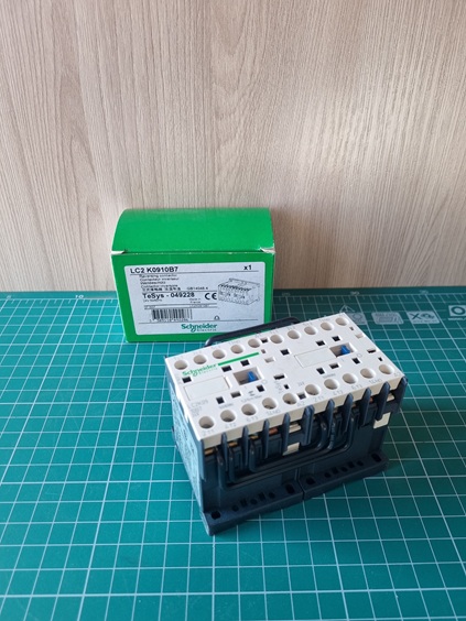 КОНТАКТОР РЕВЕРС. K 3P,9 A,НО,24V 50/60 ГЦ,МЕХ. БЛОКИР ЗАЖИМ ПОД ВИНТ LC2K0910B7