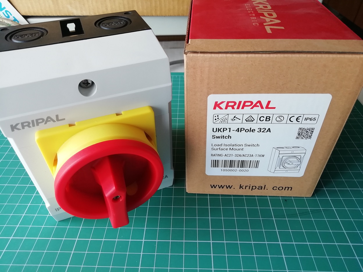 Выключатель нагрузки UKP1-432, 3Р+N, 32А(AC21), 440VAC, 11kW(AC23A), красная блокируемая рукоятка, в корпусе IP65