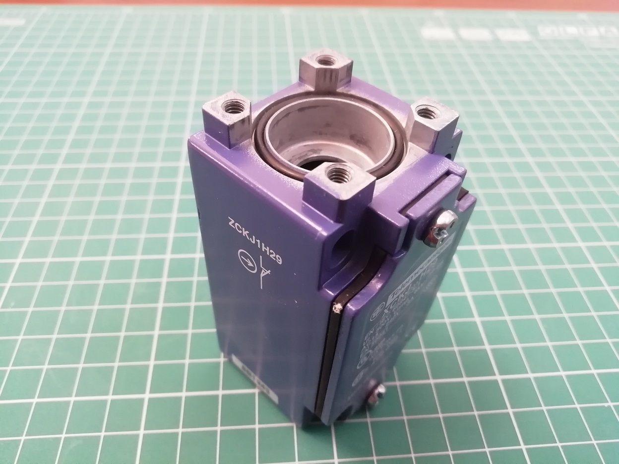 КОНЦЕВОЙ ВЫКЛЮЧАТЕЛЬ РОЛИК РЕГ. ДЛИННОЙ XCKJ10541H29