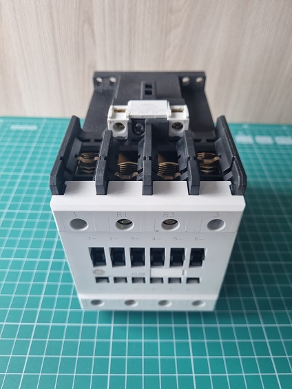 Контактор 4P (2NO+2NC) 40A AC-3 CL05EB00MN кат. с электр. модулем 220-250V AC /DC 