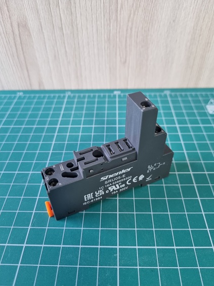 Цоколь SRU05-E, 16A(300V), винтовой зажим, черный, на рейку DIN35/панель, для RFT1CO, 46.61, G2R-1, KRI1