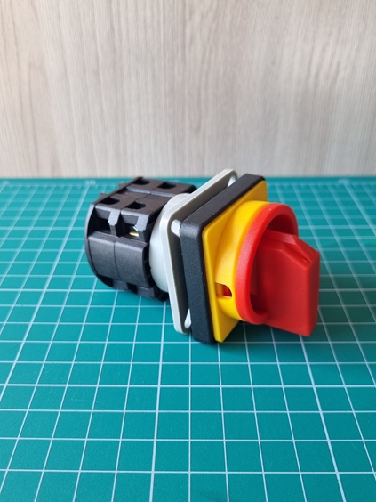 Переключатель BS 25 10 LK, аварийный, 3P, 25A, тип 0-1, 7.5kW(400VAC по АС-3), на дверь, красная блокируемая в 0 рукоятка, фронт IP40
