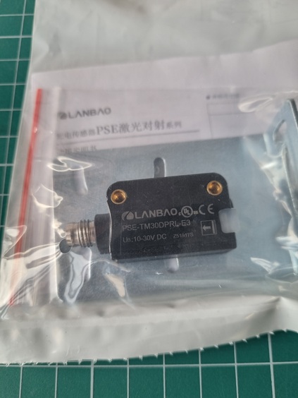 LANBAO PSE-TM30DPRL-E3 оптический 32,5x10,6x20мм PNP NO/NC лазер Sn=30м (T-тип) разъем M8 приемник