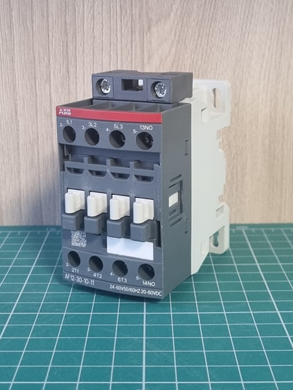 Контактор AF12-30-10-11 24...60VAC/DC, 3NO 12A(28A-AC1) 5.5kW, всп.контакт 1NO (4A-AC15)