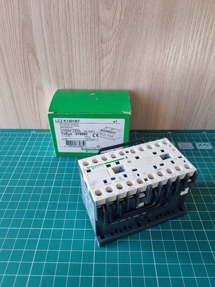 КОНТАКТОР РЕВЕРС. K 3P,12 A,НЗ,24V 50/60 ГЦ,МЕХ. БЛОКИР ЗАЖИМ ПОД ВИНТ LC2K1201B7