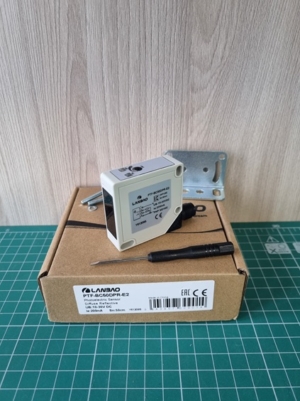 LANBAO PTF-BC50DPR-E2 оптический датчик 50x50x17мм 10-30DC PNP NO+NC Sn=500vм (D-тип) разъем М12