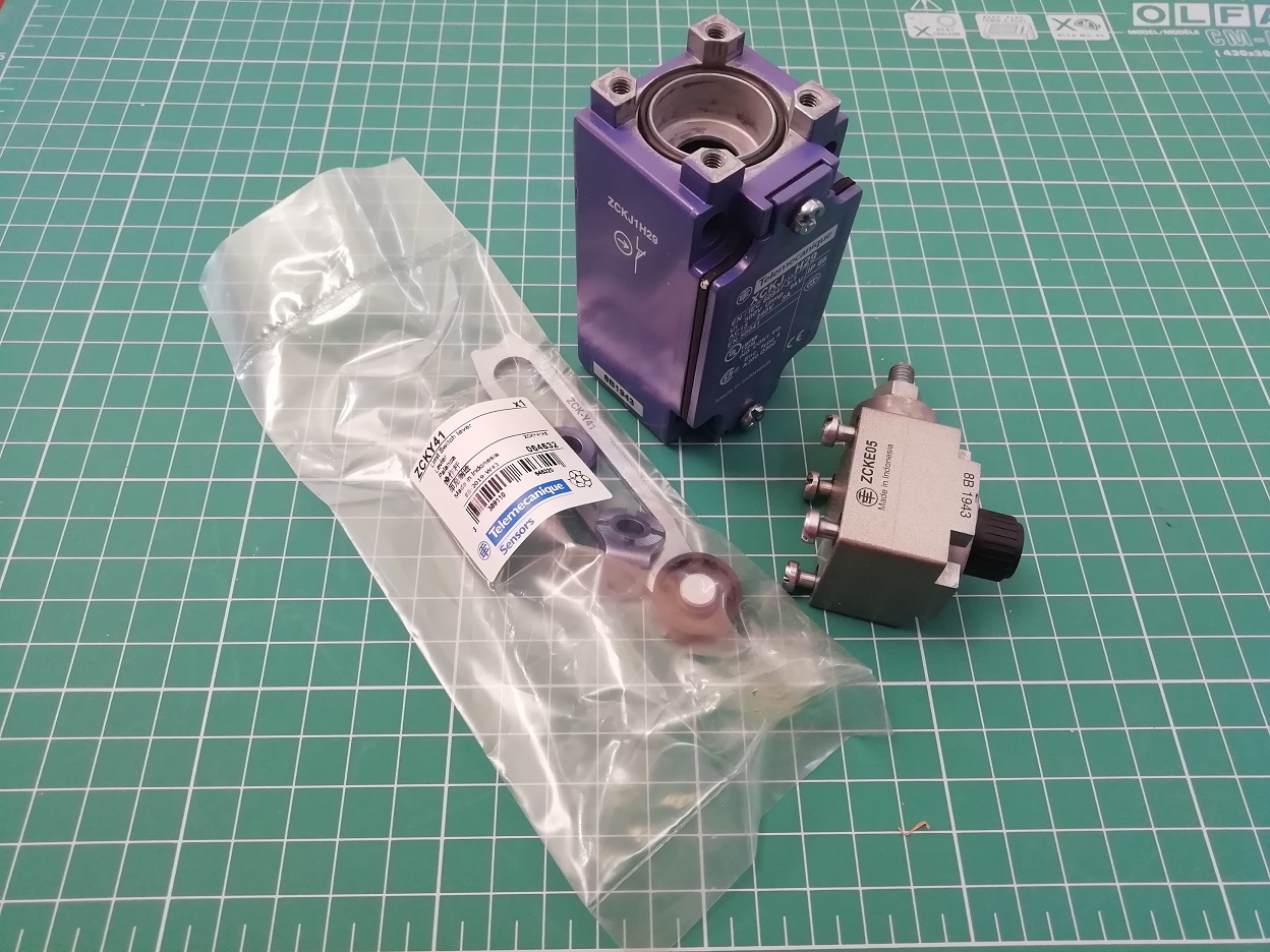 КОНЦЕВОЙ ВЫКЛЮЧАТЕЛЬ РОЛИК РЕГ. ДЛИННОЙ XCKJ10541H29