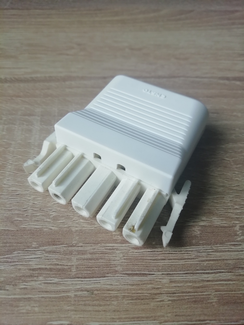 Розетка с огран-ем натяжения NAC52S.W