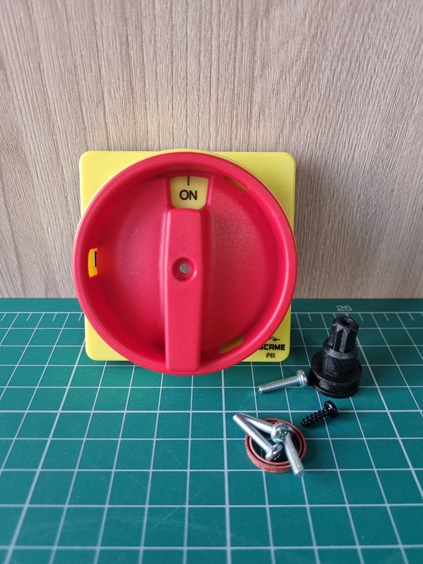 Рукоятка красно-желтая, блокируемая, для 590.YA**R габ. Y2, на дверь, IP65, COMMAND