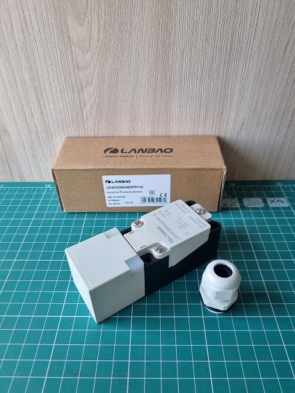 LANBAO LE40XZSN40DPRY-D индуктивный датчик 40х40х140мм PNP NO/NC Sn=40мм клеммы