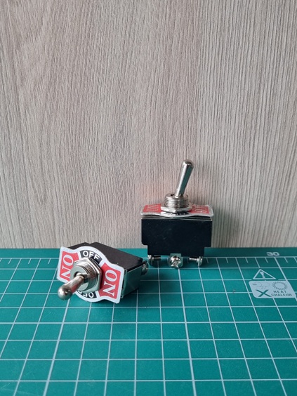 Тумблер ON-OFF-ON (15A 250VAC) SPST 3P\Jietong Switch