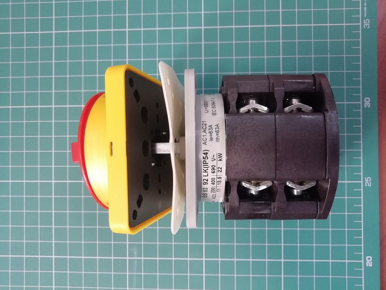 Переключатель BS 63 92 LK (IP54), аварийный, 4P, 63A, тип 0-1, 22kW(400VAC по АС-23), на дверь, красная блокируемая в 0 рукоятка, фронт IP54