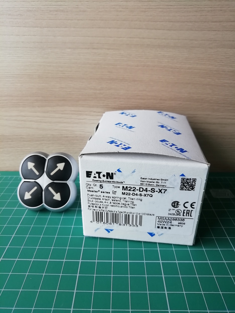 Кнопка счетверенная M22-D4-S-X7, IP66, без фиксации, 4 черные кнопки со стрелками