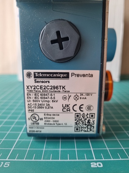 Тросовый выключатель аварийной остановки, Telemecanique XY2C, сброс кнопкой