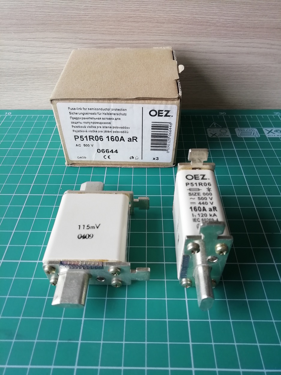 Плавкая вставка для защиты полупроводников P51R06 160A aR Un 690 V a.c./440 V d.c., размер 000, aR - характеристика для защиты полупроводников только против короткого замыкания, ножевое исполнение, без Cd/Pb OEZ: 06644