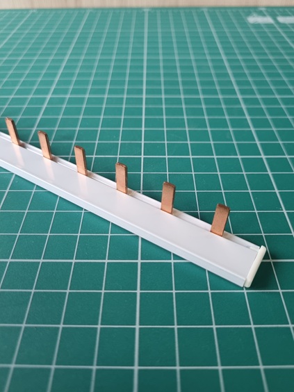Шинка гребенчатая P-1L/210/10, тип штырь, 1P-12Mod., 10mm², 63A, 230/415V, 210mm