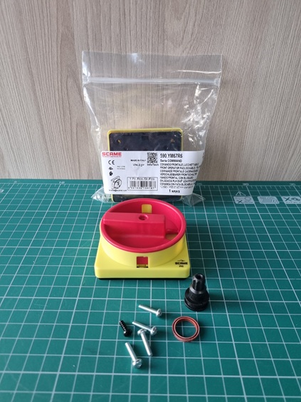 Рукоятка красно-желтая, блокируемая, для 590.YA**R габ. Y2, на дверь, IP65, COMMAND