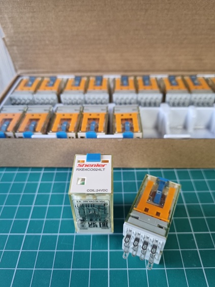 Реле RKE4CO024LT, 4CO, 5A(250VAC/30VDC), 24VDC, мех. индикация, тест-кнопка с блокировкой, LED