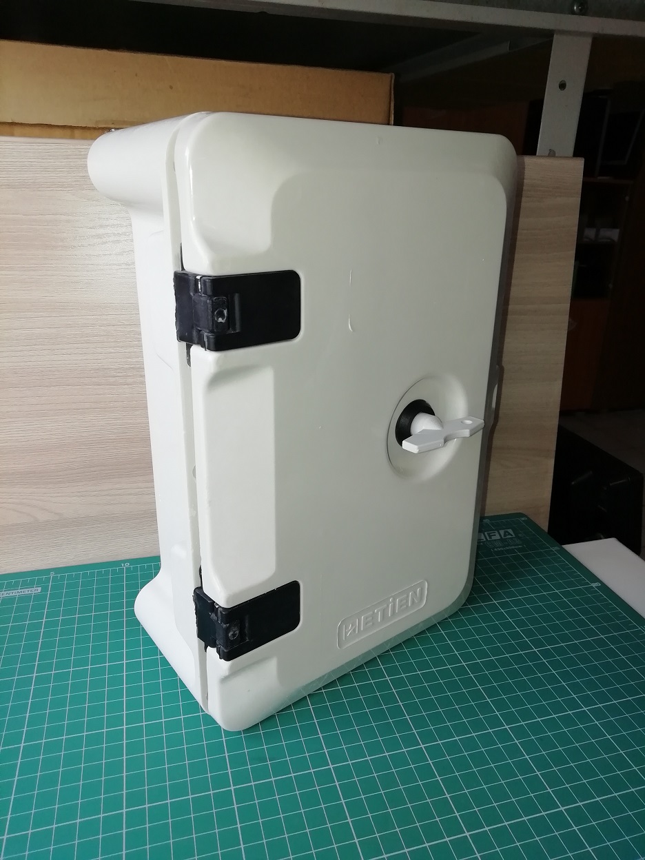 Щит навесной 300x200x120мм (ВxШxГ) из композитного (SMC) материала с монт. панелью 250x140мм, IP65