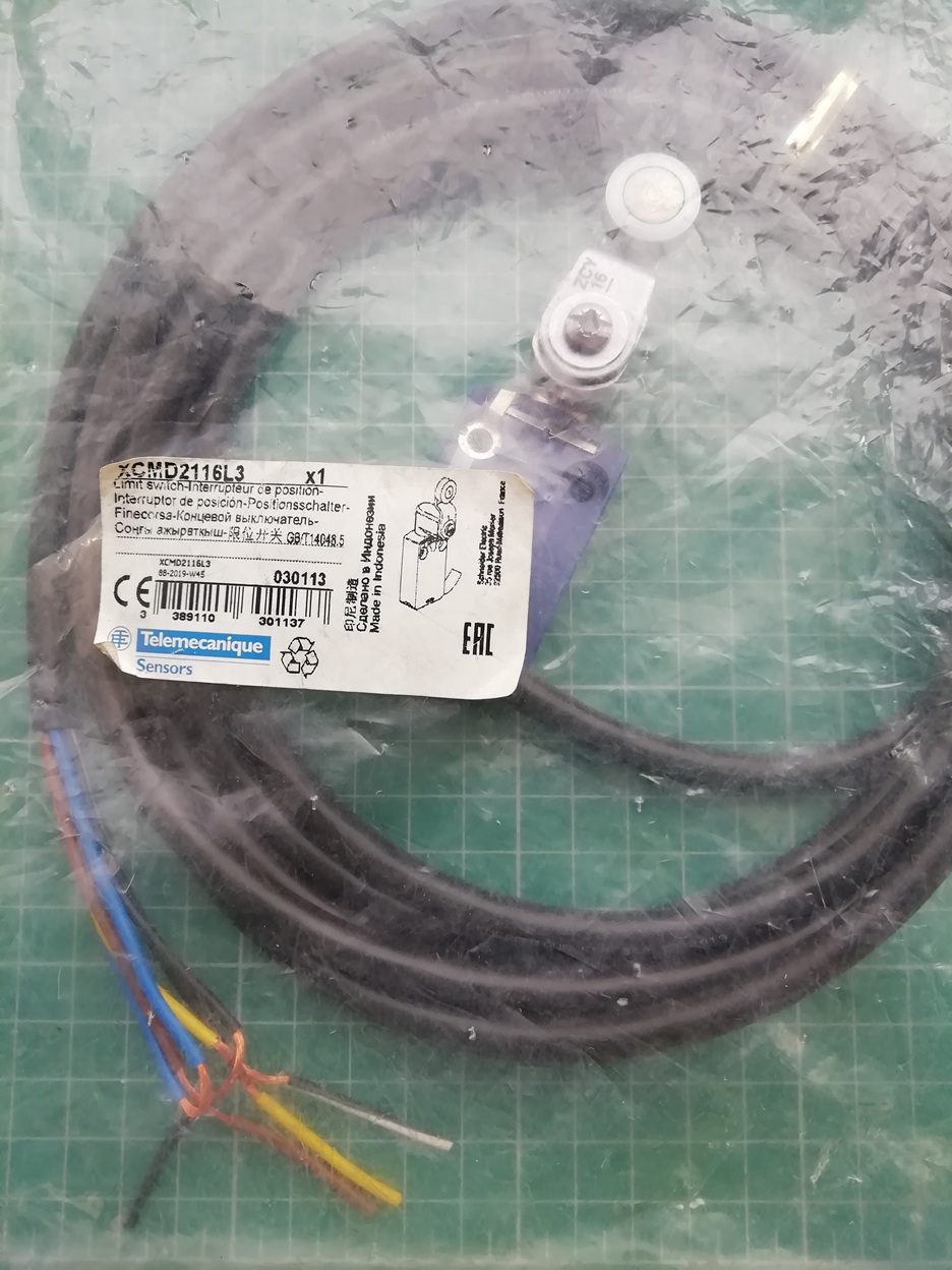 КОНЦЕВОЙ ВЫКЛЮЧАТЕЛЬ 1НО+1НЗ С КАБЕЛЕМ 3М  ролик металл XCMD2116L3