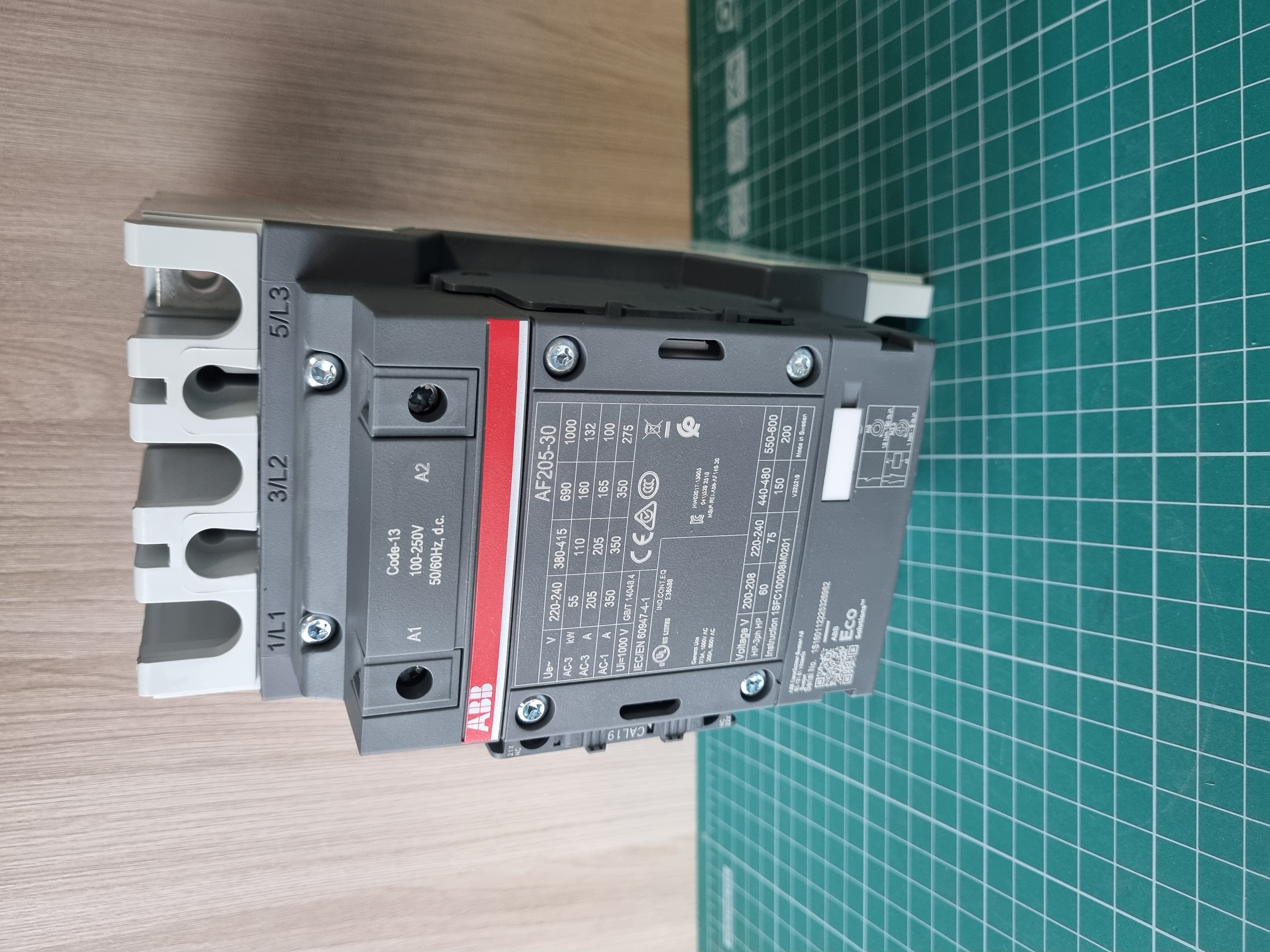 Контактор AF205-30-11-13 100...250VAC/DC, 3NO 205A(350A-AC1) 110kW, всп.контакт 1NO+1NC (4A-AC15)