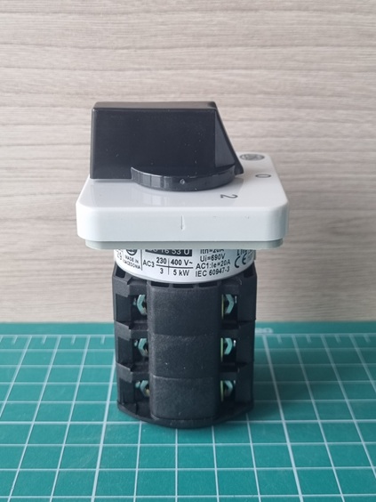 Переключатель BS 16 53 U, 3P, 20A, тип 1-0-2 (60°), 3NO на 1_2, на дверь, фронт IP40