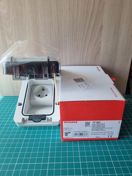 Розетка встраиваемая SCHUKO 2P+E 16A/250V, со шторками, с поворотным механизмом, M95(95x95mm), IP66, серия PROTECTA
