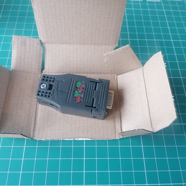 SIMATIC NET, PB FC RS 485 PLUG 180, ШИННЫЙ СОЕДИНИТЕЛЬ ДЛЯ PROFIBUS С ОСЕВЫМ ОТВОДОМ КАБЕЛЯ, ДЛЯ ПРОМ. ПК, SIMATIC OP, OLM, СКОРОСТЬ ПЕРЕДАЧИ: 12 МБИТ/С, ОКОНЕЧНОЕ СОПРОТИВЛЕНИЕ С РАЗДЕЛИИТЕЛЬНОЙ ФУНКЦИЕЙ, ПЛАСТИКОВЫЙ КОРПУС