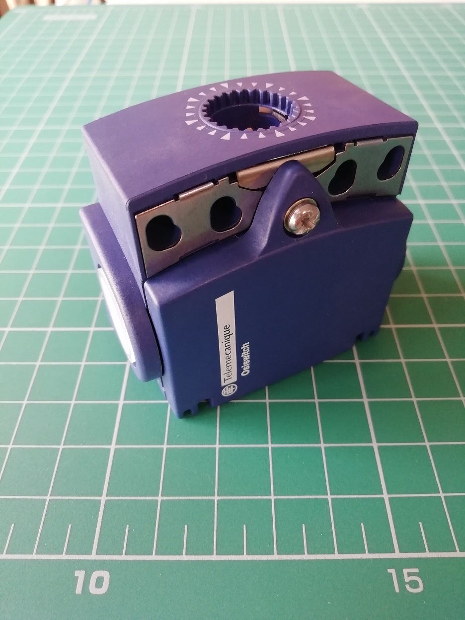 ПЛАСТ. КОРПУС С ИНЕРЦ. 1НО+1НЗ М16 ZCT25P16