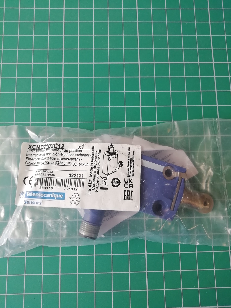 КОНЦЕВОЙ ВЫКЛЮЧАТЕЛЬ РОЛИК-ПЛУНЖЕР M12, 5-pin XCMD2102C12