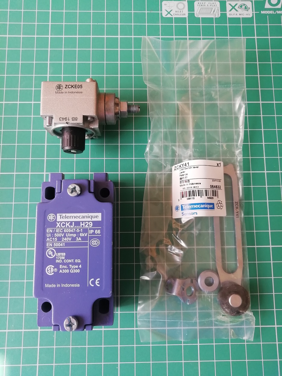 КОНЦЕВОЙ ВЫКЛЮЧАТЕЛЬ РОЛИК РЕГ. ДЛИННОЙ XCKJ10541H29